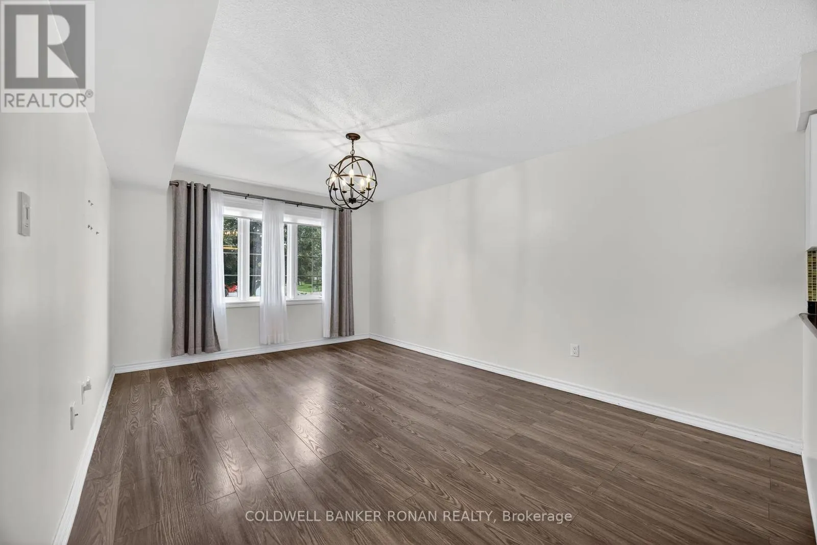 8 - 49 FERNDALE DRIVE S