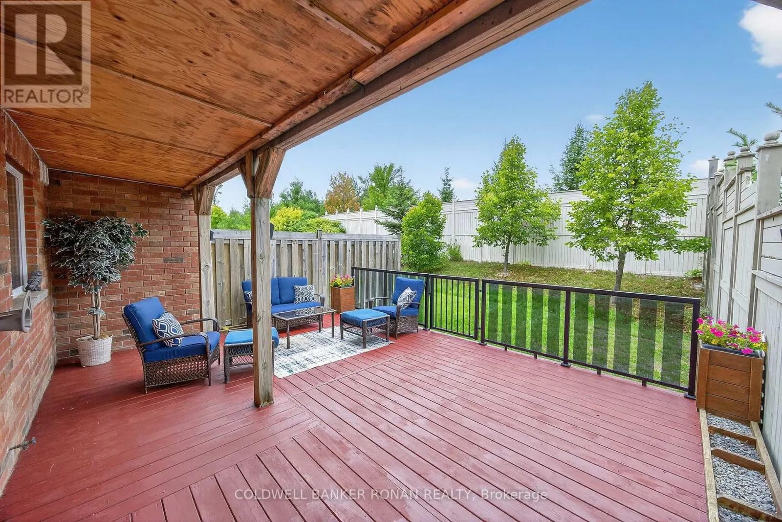 8 - 49 FERNDALE DRIVE S