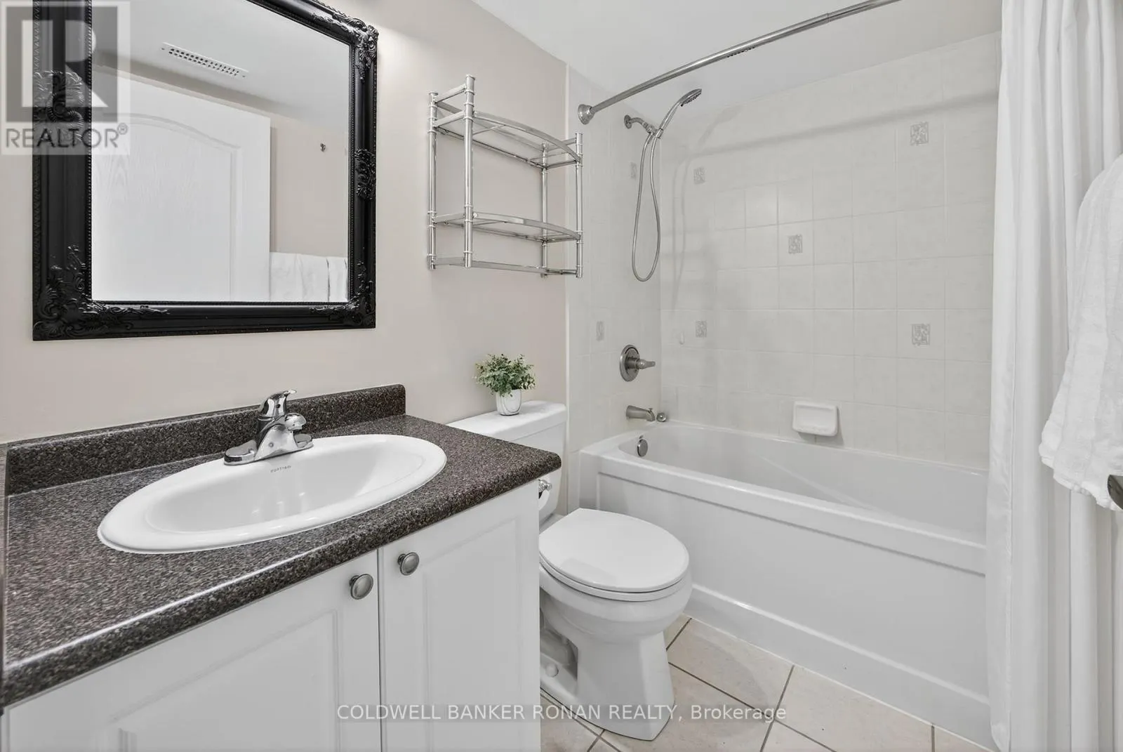 8 - 49 FERNDALE DRIVE S