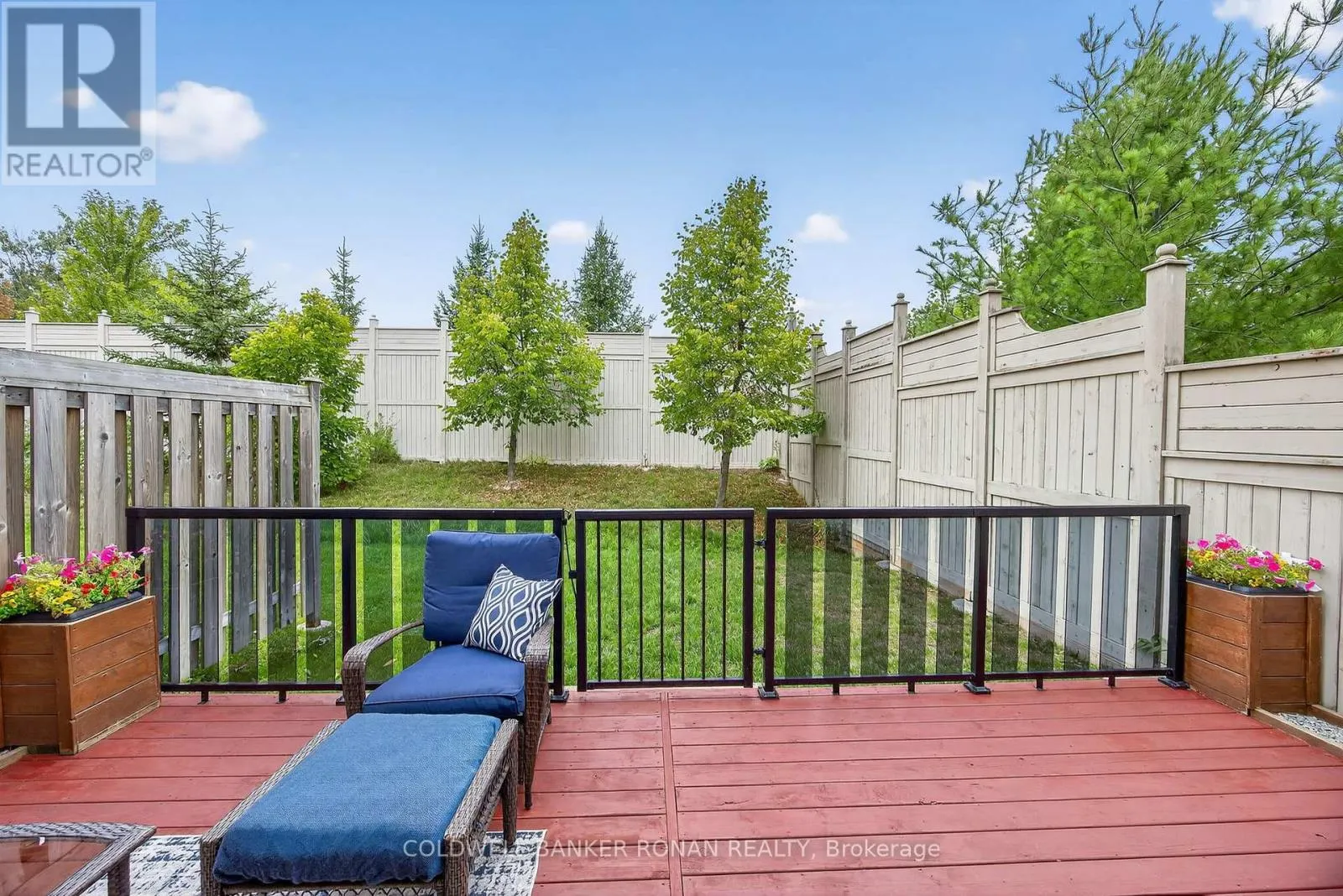 8 - 49 FERNDALE DRIVE S