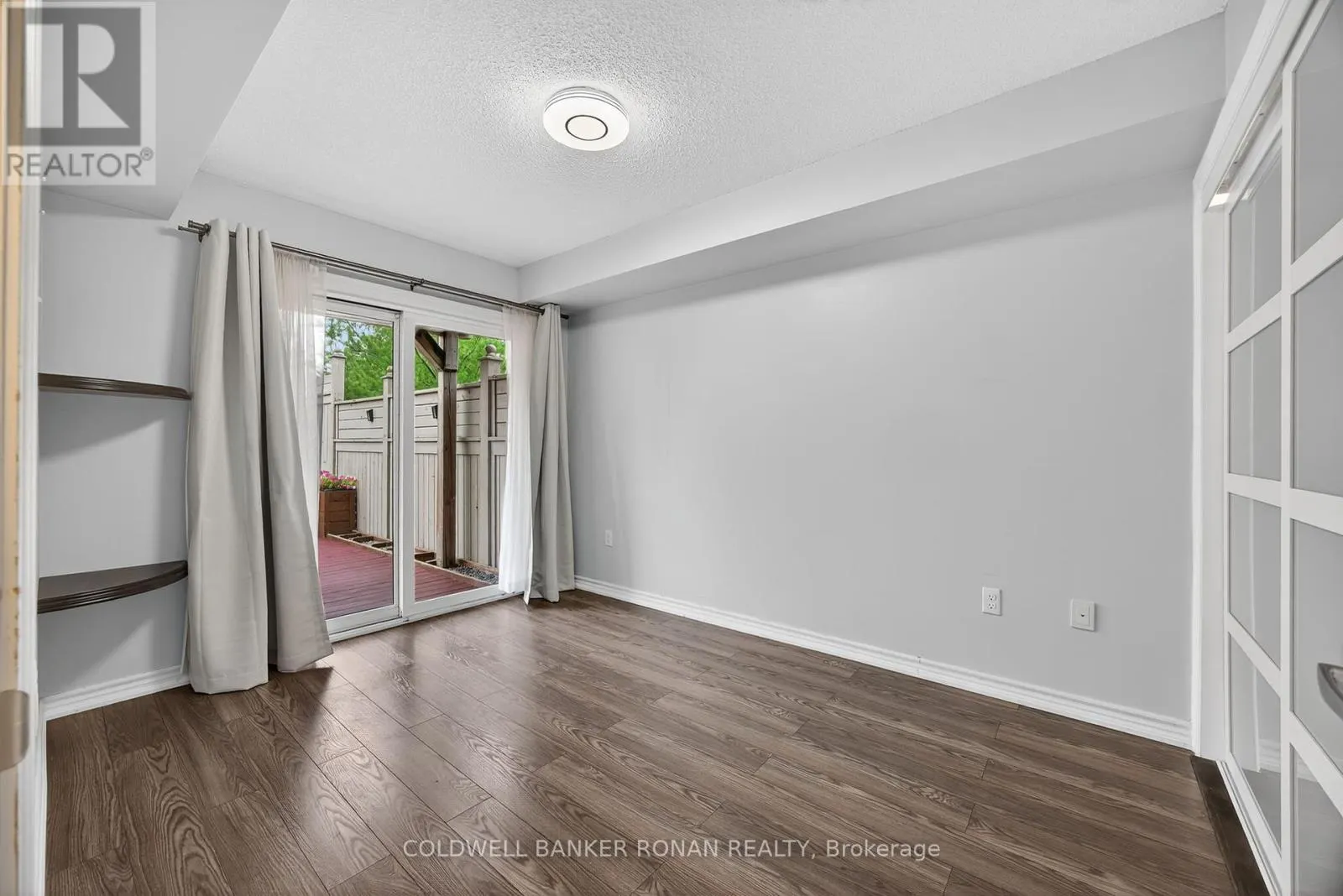 8 - 49 FERNDALE DRIVE S