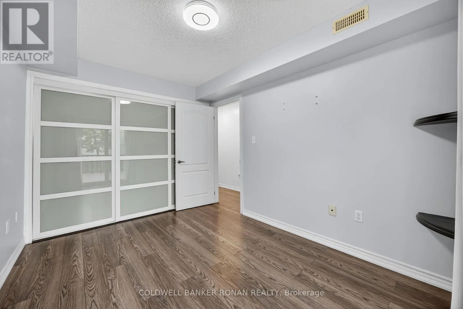 8 - 49 FERNDALE DRIVE S