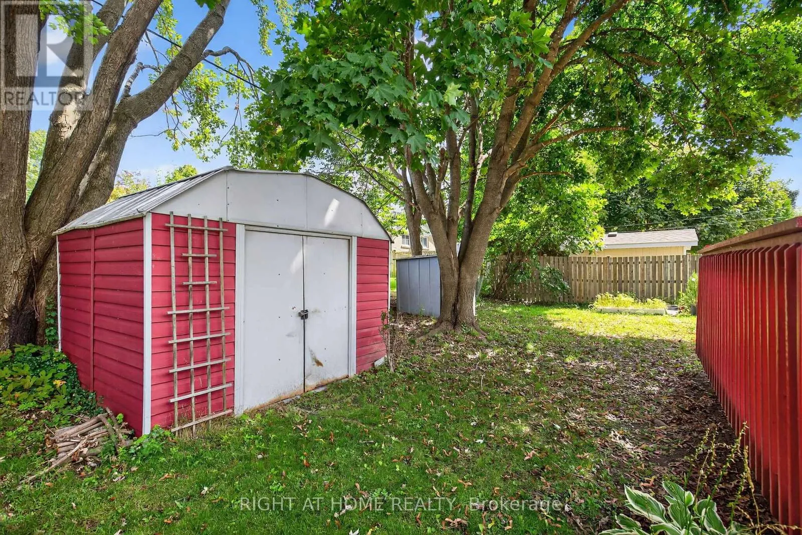 688 BAYVIEW DRIVE