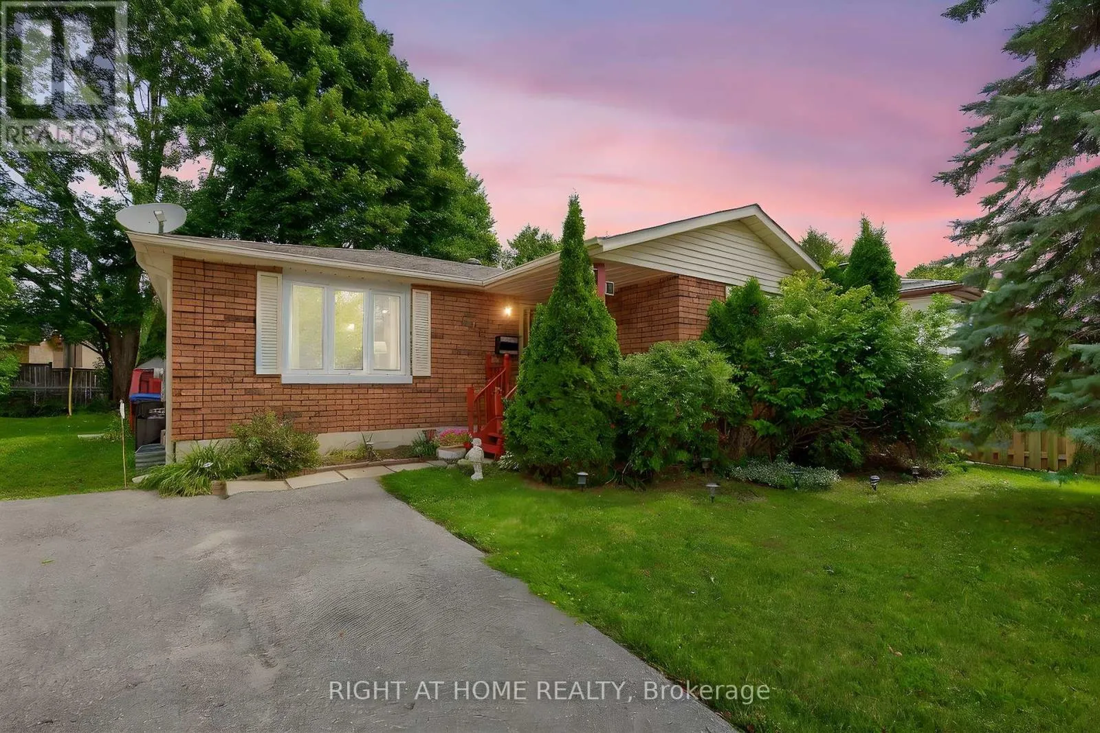 688 BAYVIEW DRIVE