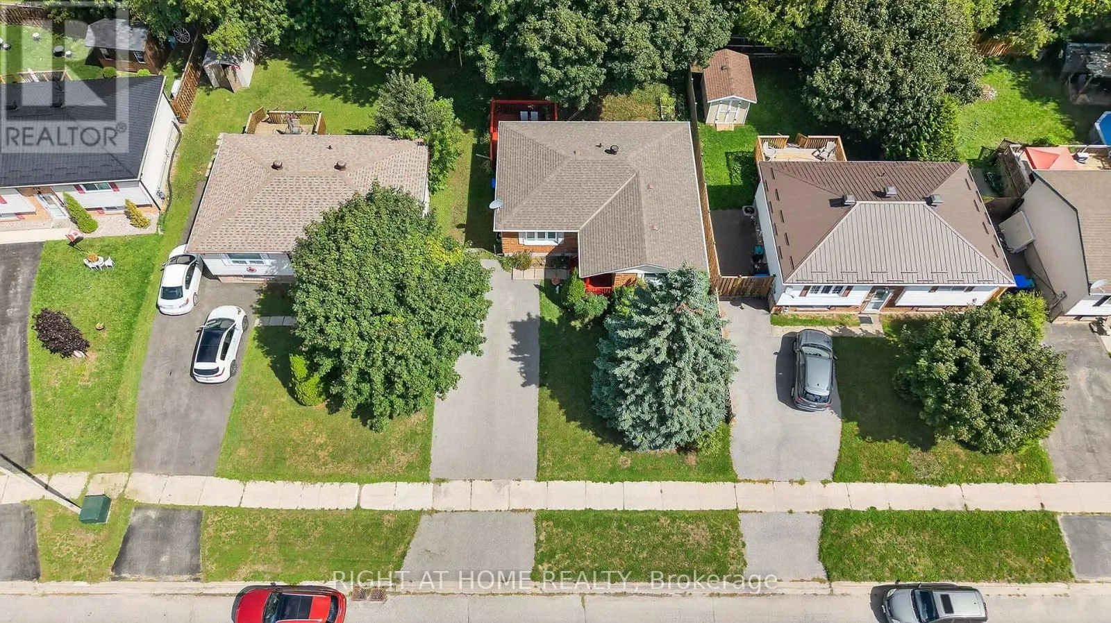 688 BAYVIEW DRIVE