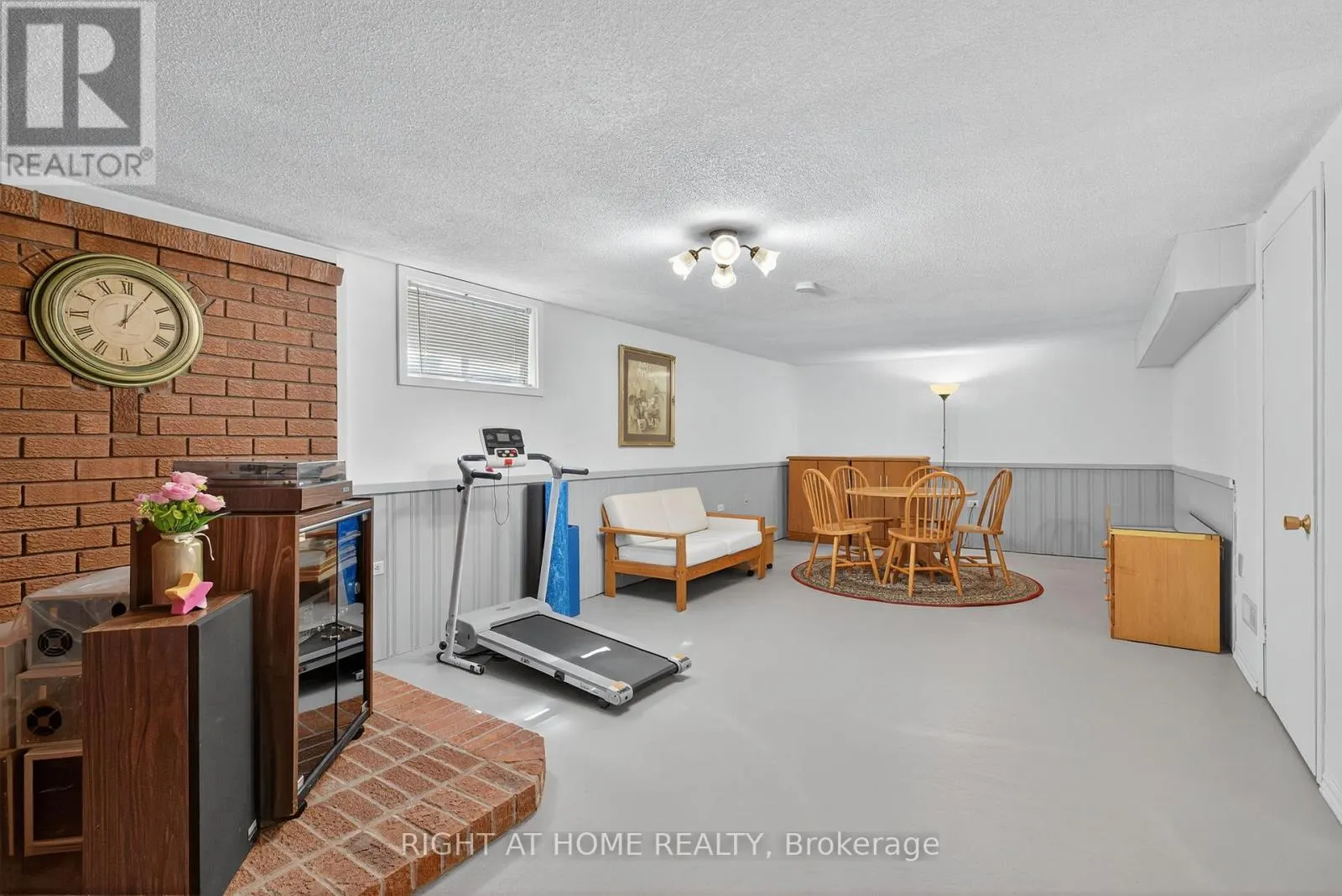 688 BAYVIEW DRIVE