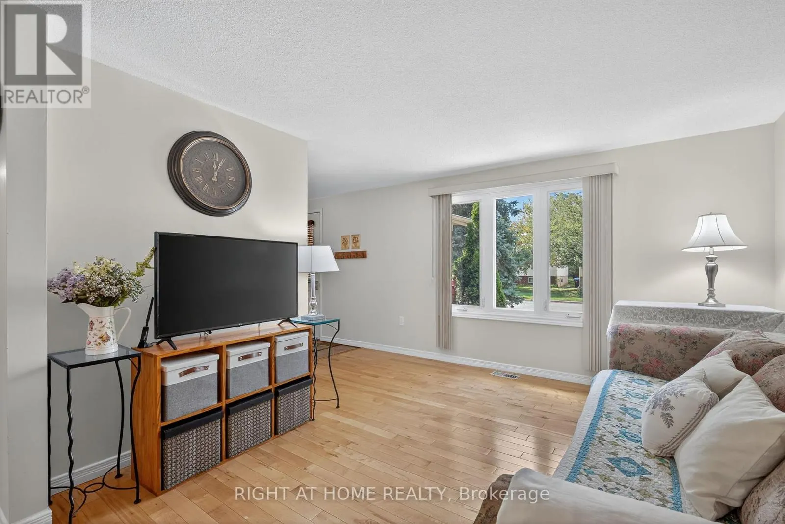 688 BAYVIEW DRIVE