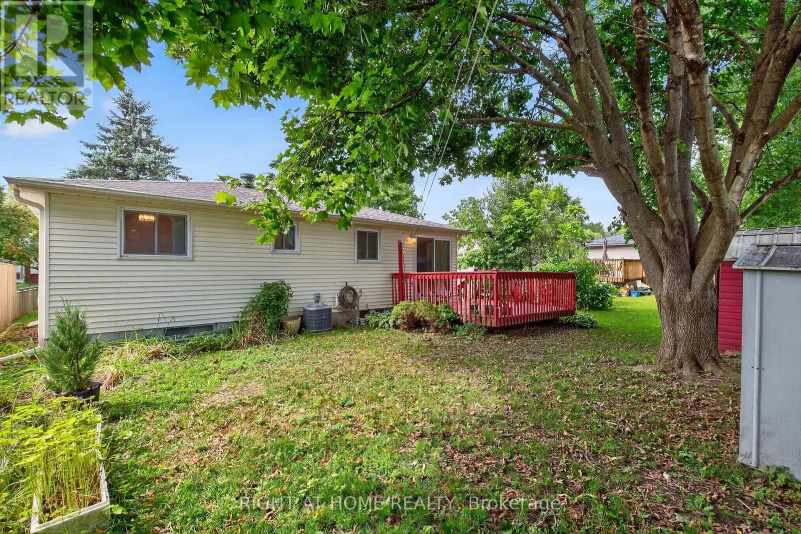 688 BAYVIEW DRIVE
