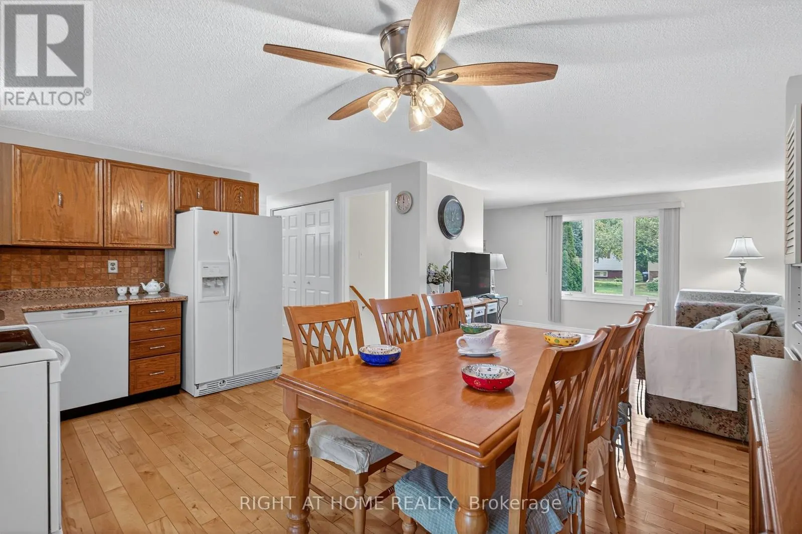 688 BAYVIEW DRIVE