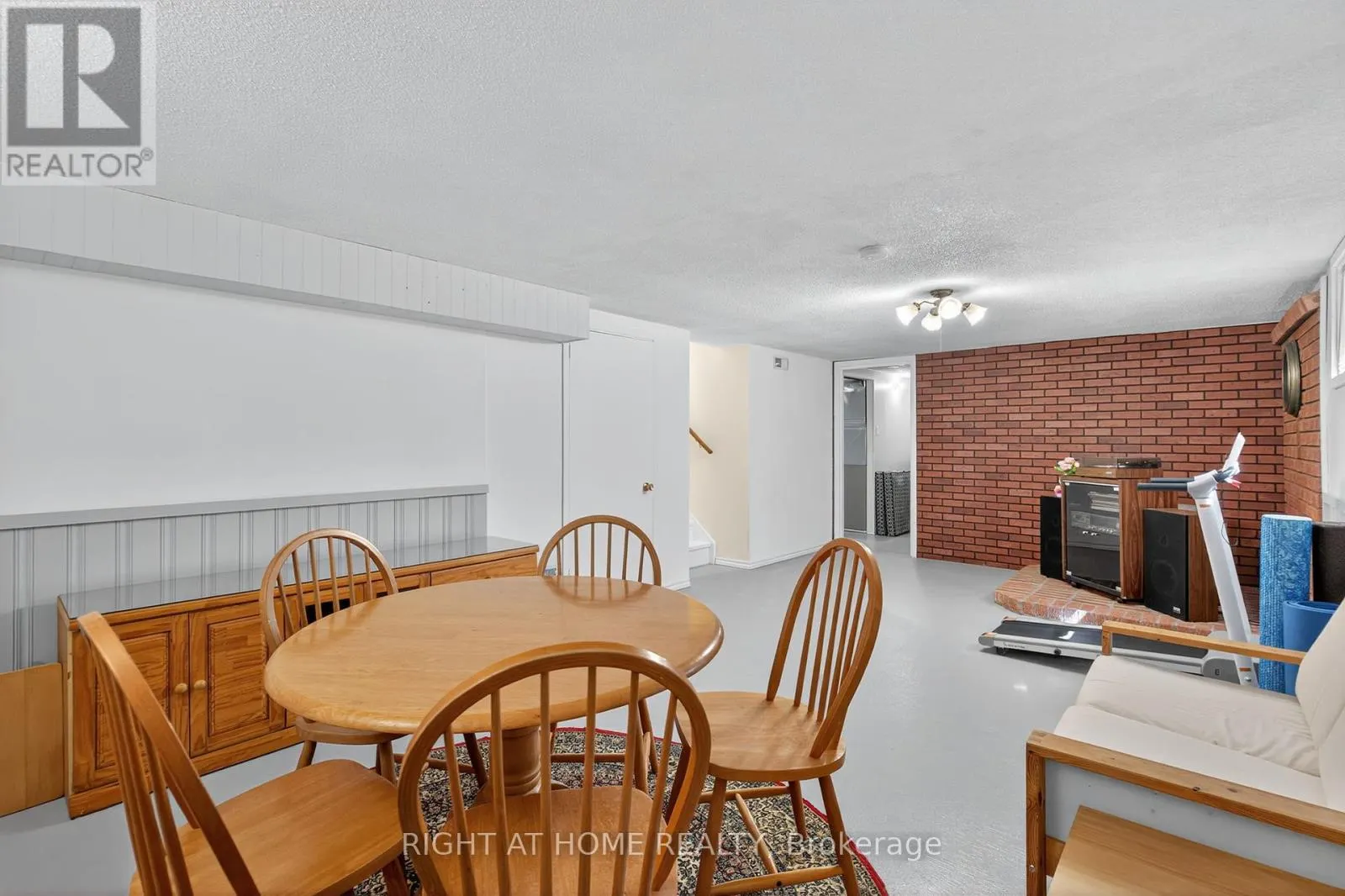 688 BAYVIEW DRIVE