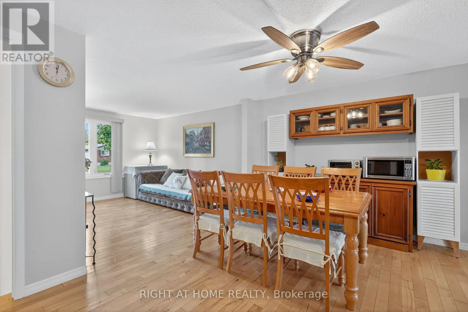 688 BAYVIEW DRIVE