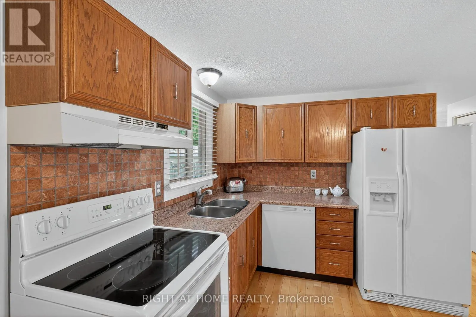 688 BAYVIEW DRIVE