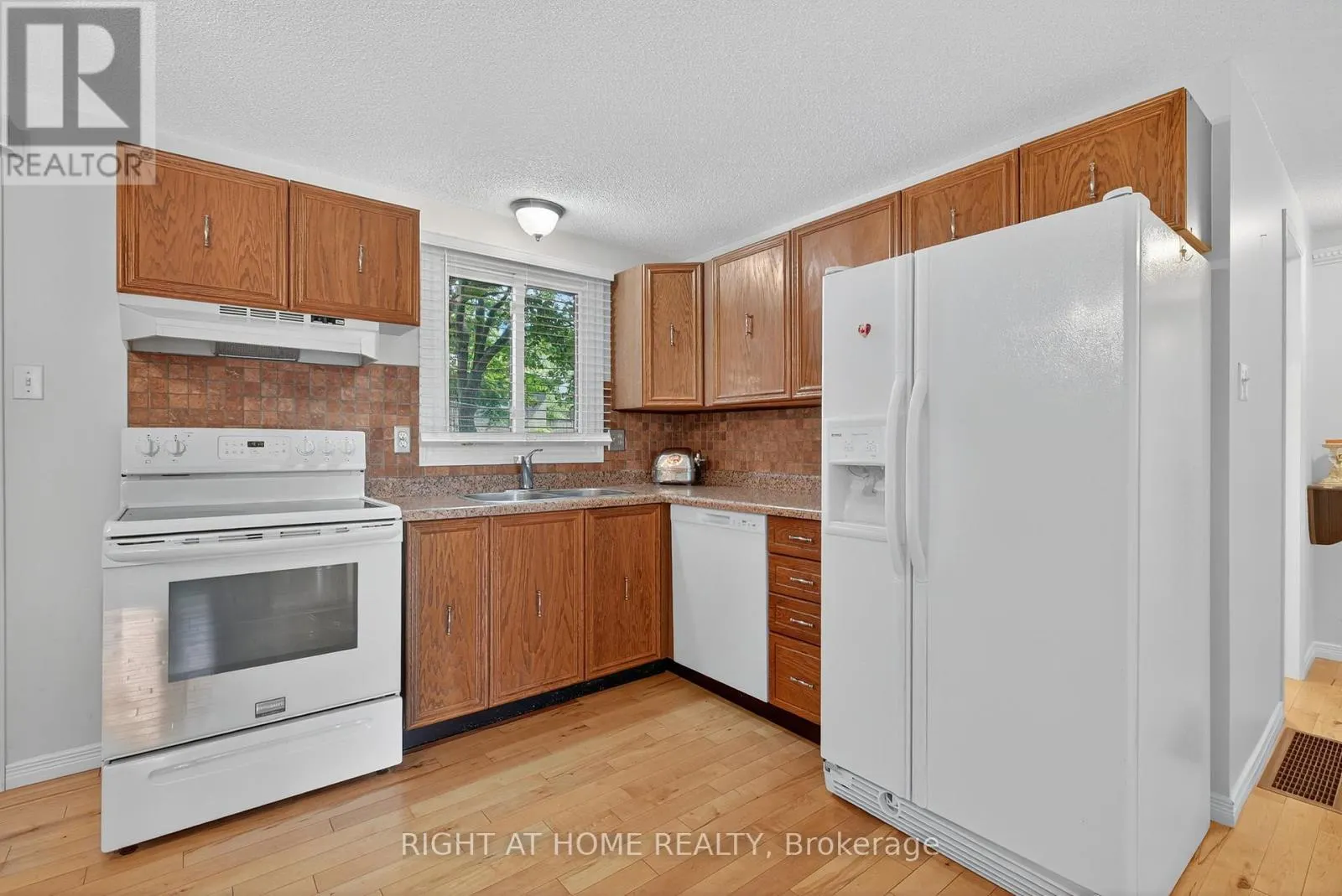 688 BAYVIEW DRIVE