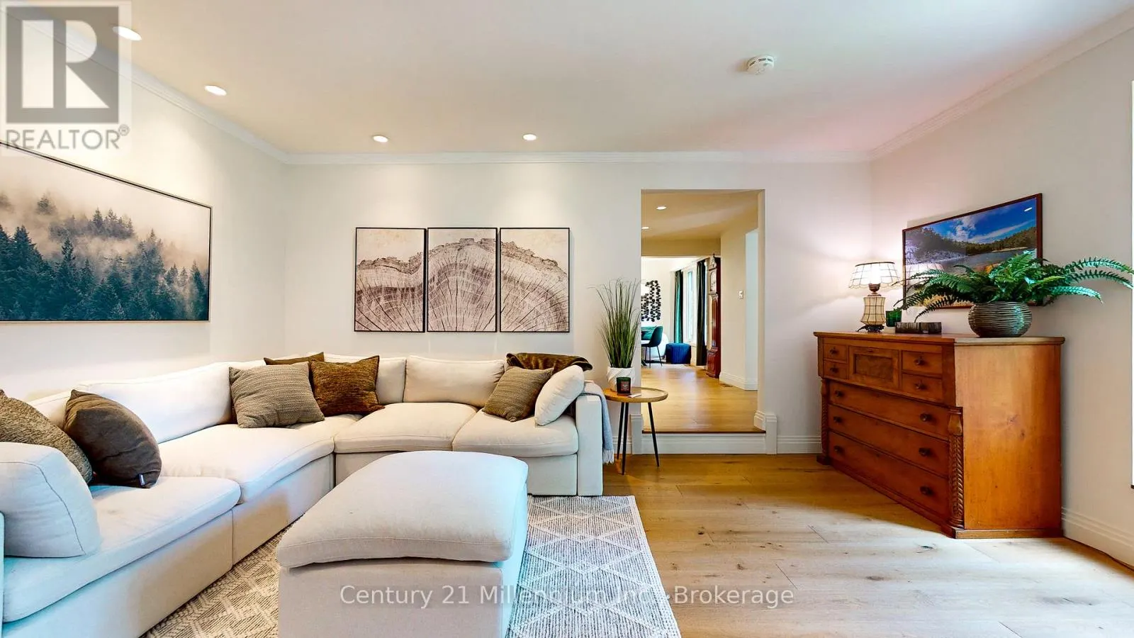 10 SUNSET COURT
