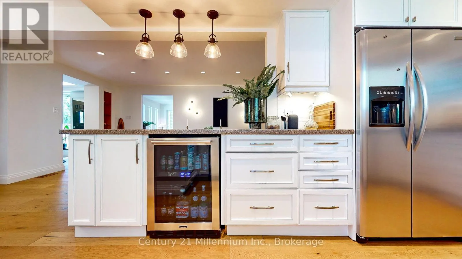 10 SUNSET COURT