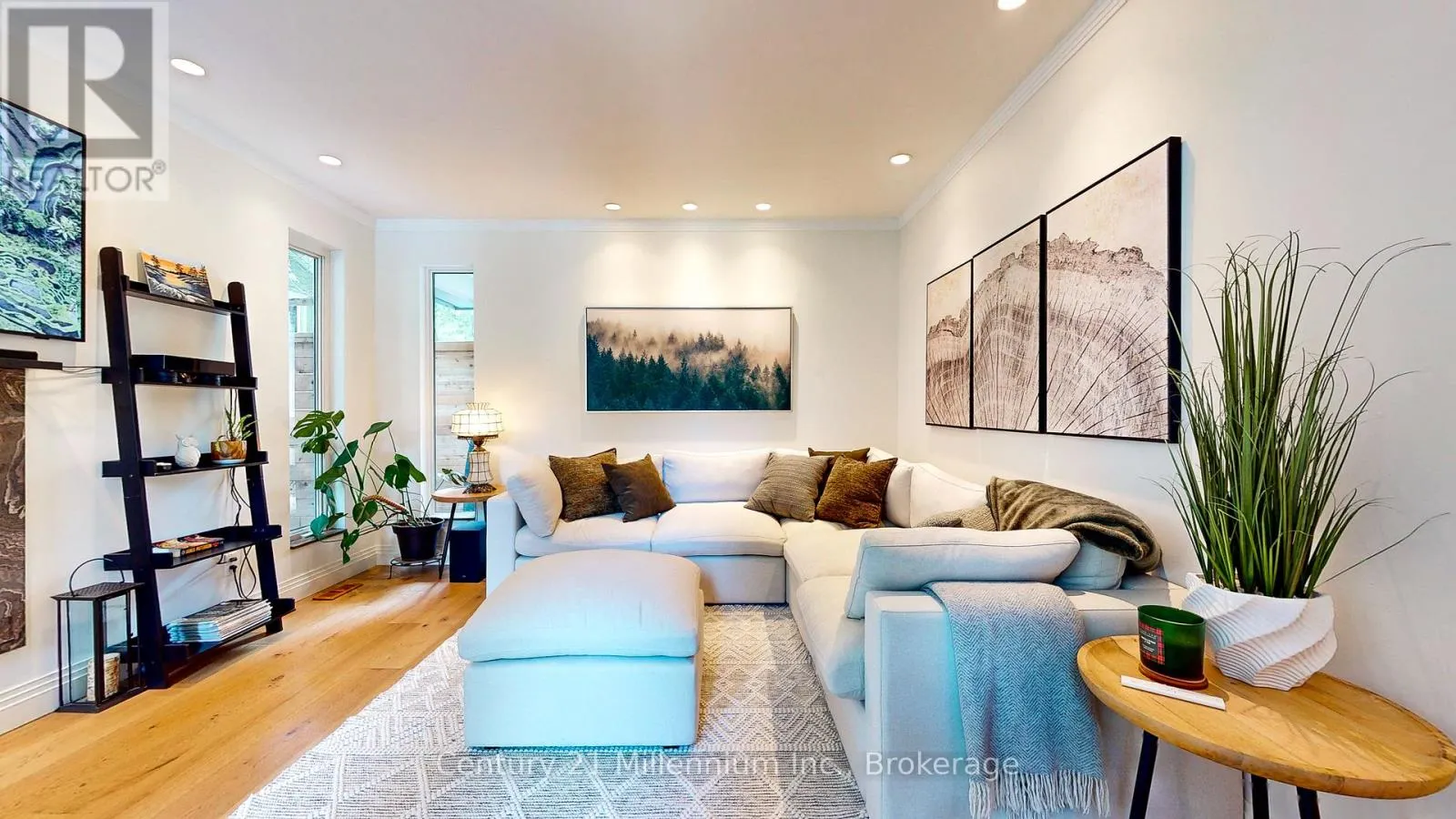 10 SUNSET COURT