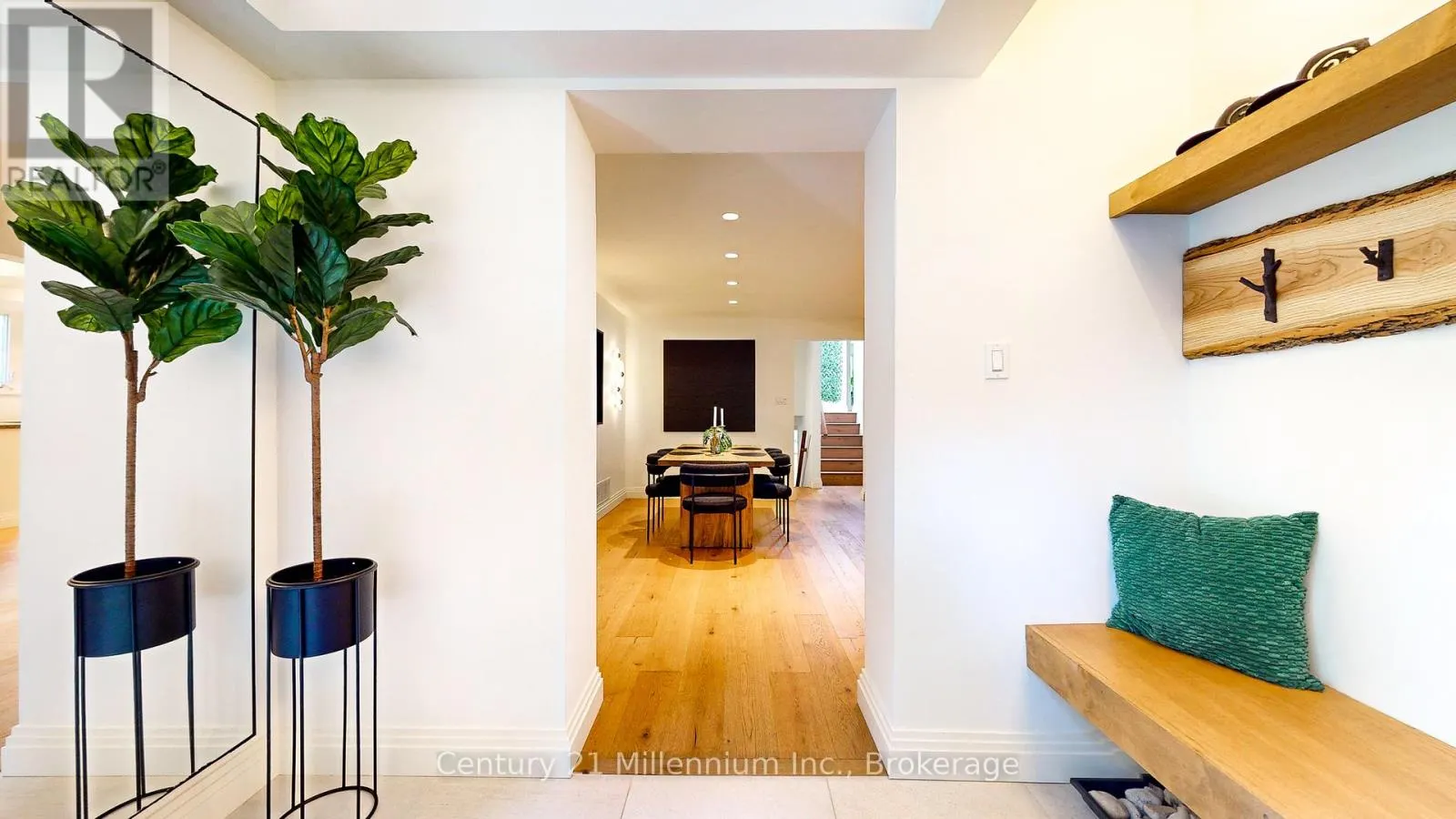 10 SUNSET COURT