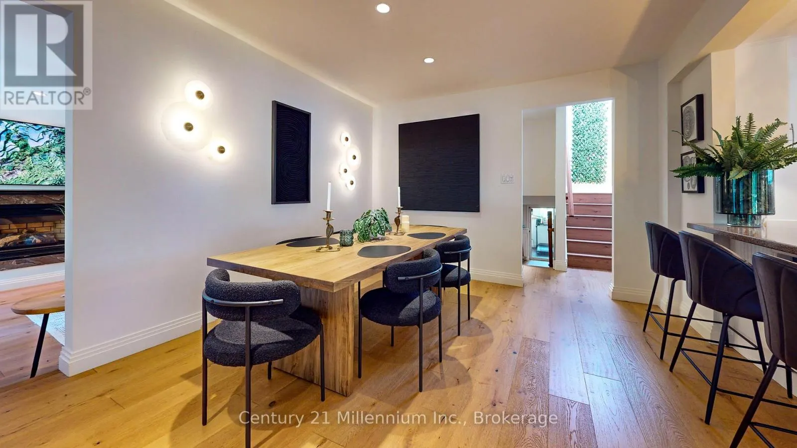 10 SUNSET COURT