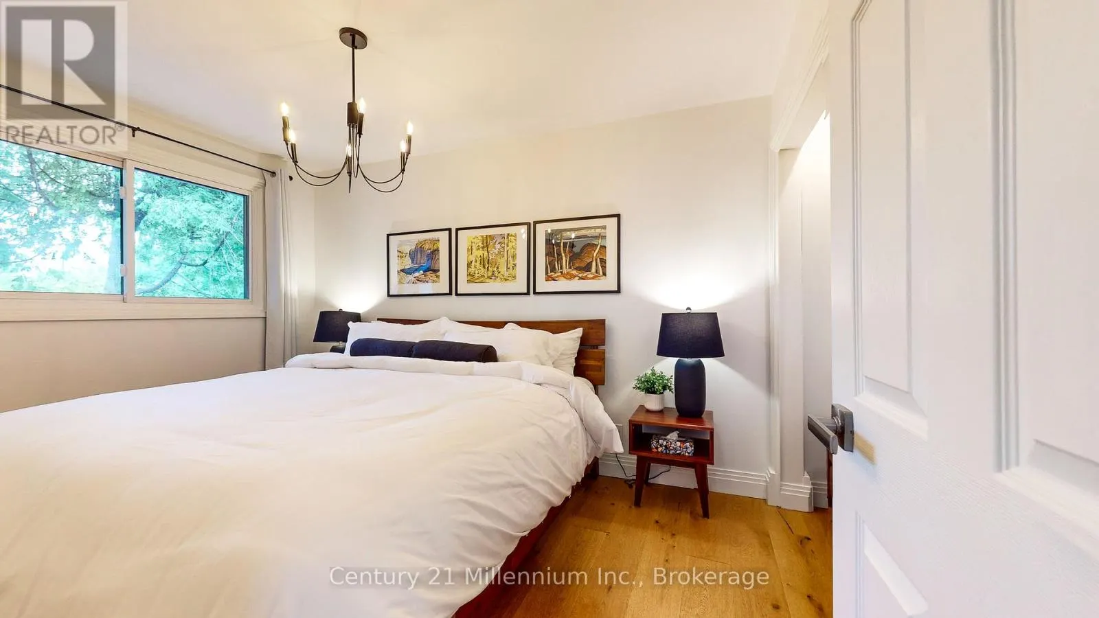 10 SUNSET COURT