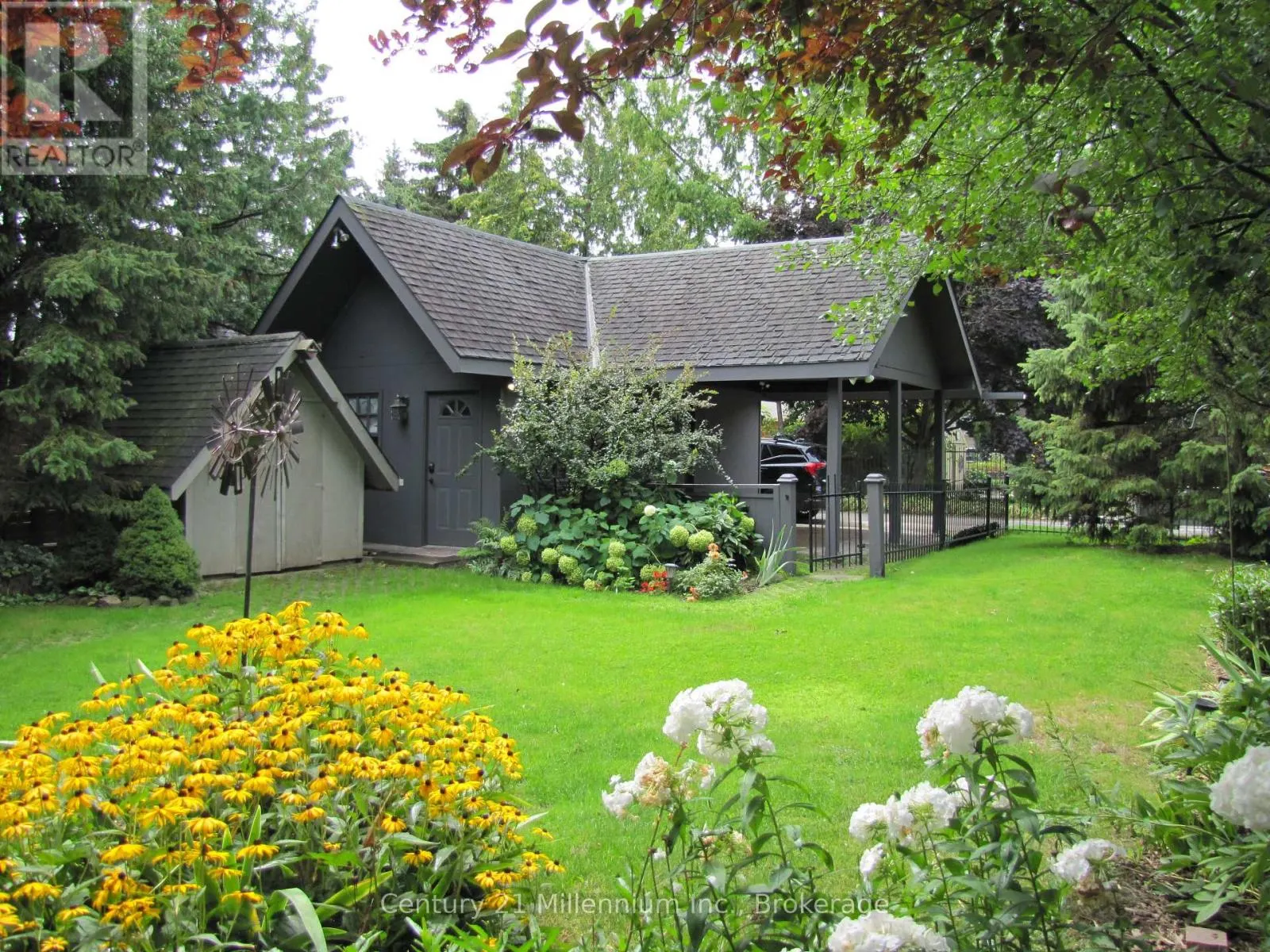 10 SUNSET COURT
