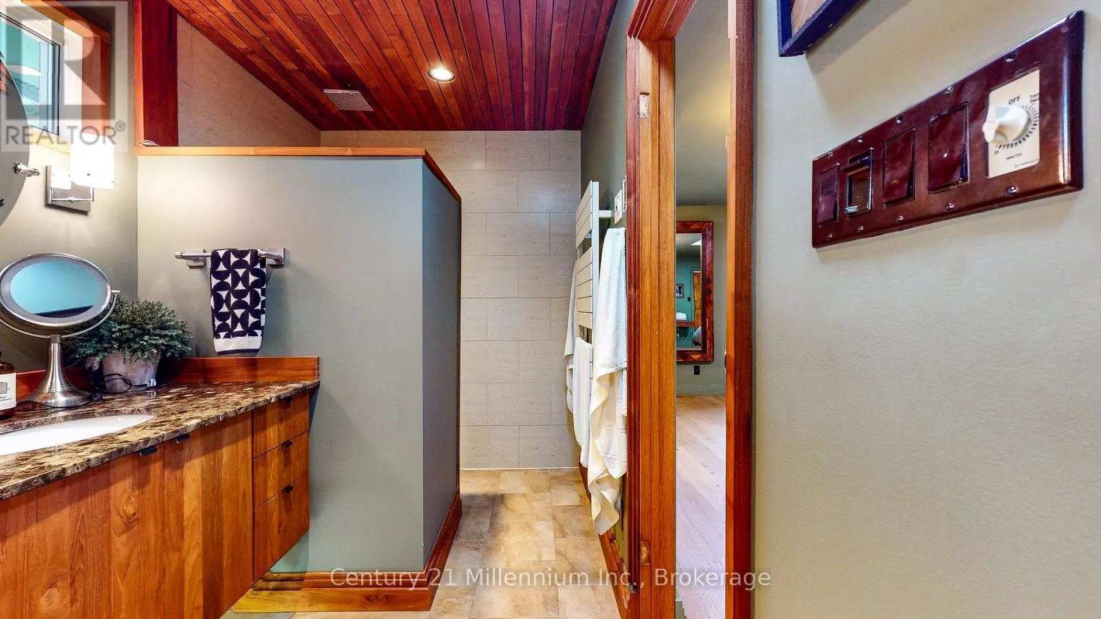 10 SUNSET COURT
