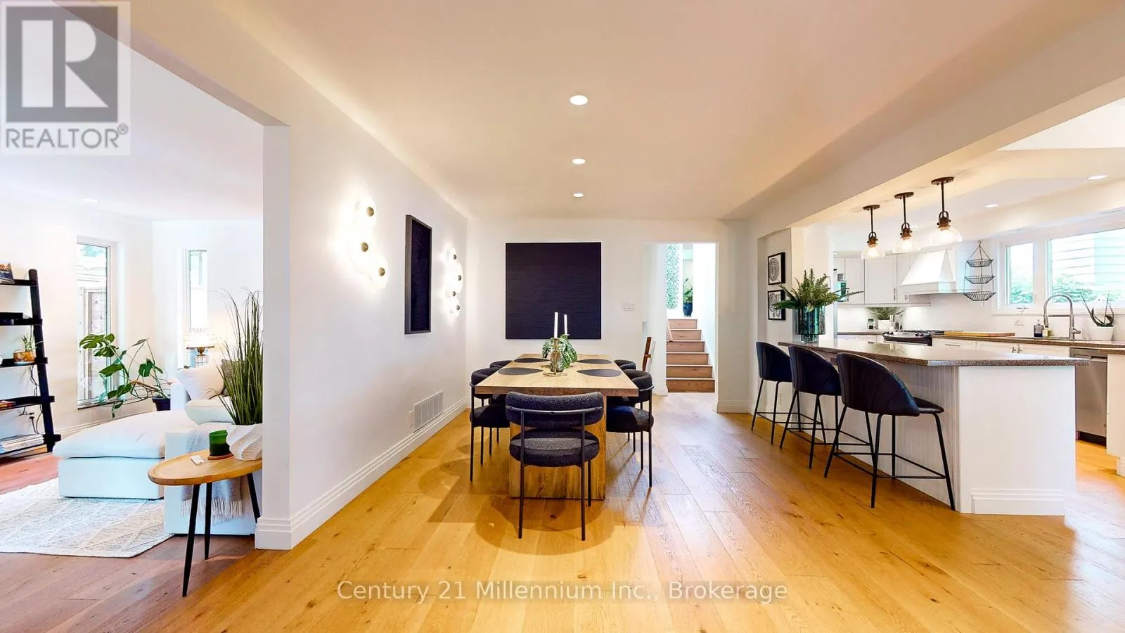 10 SUNSET COURT