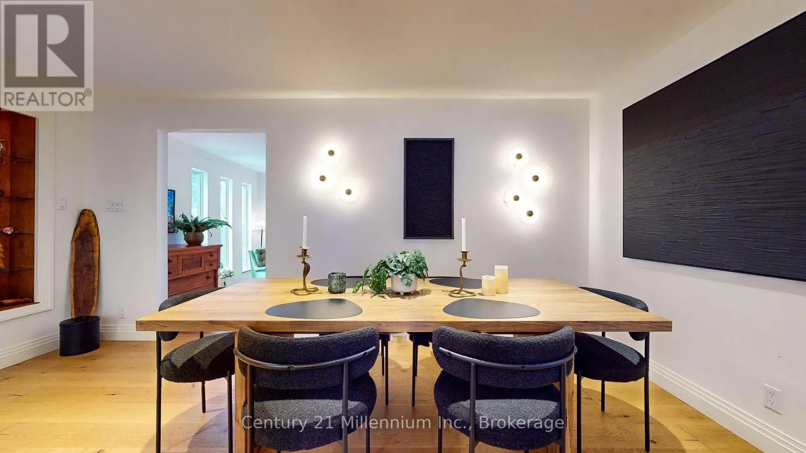 10 SUNSET COURT