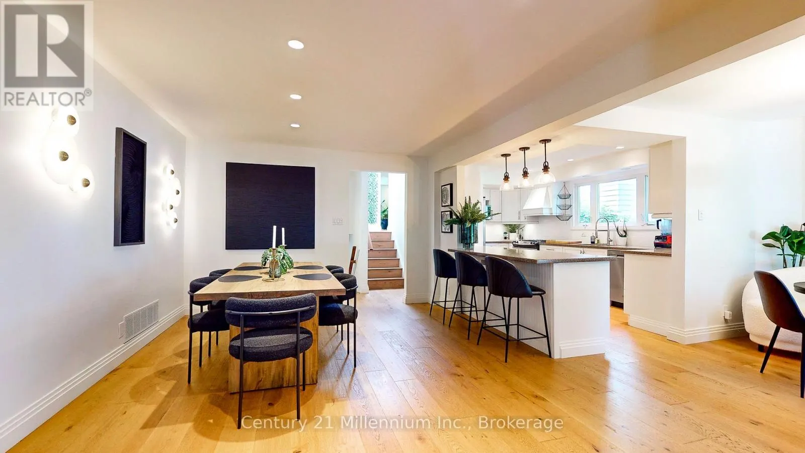 10 SUNSET COURT