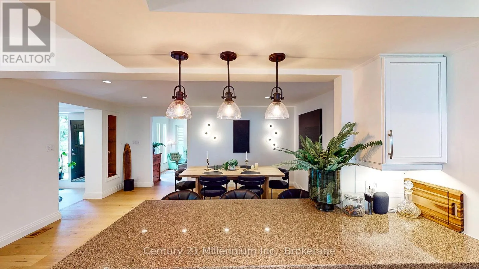 10 SUNSET COURT