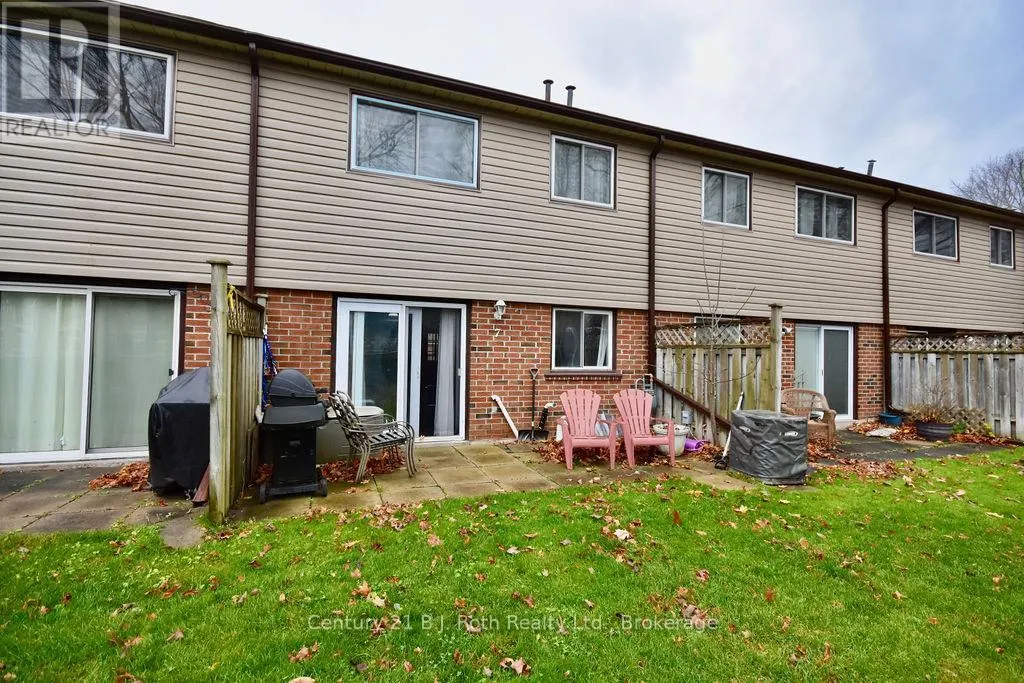7 - 441 BARRIE ROAD, #7