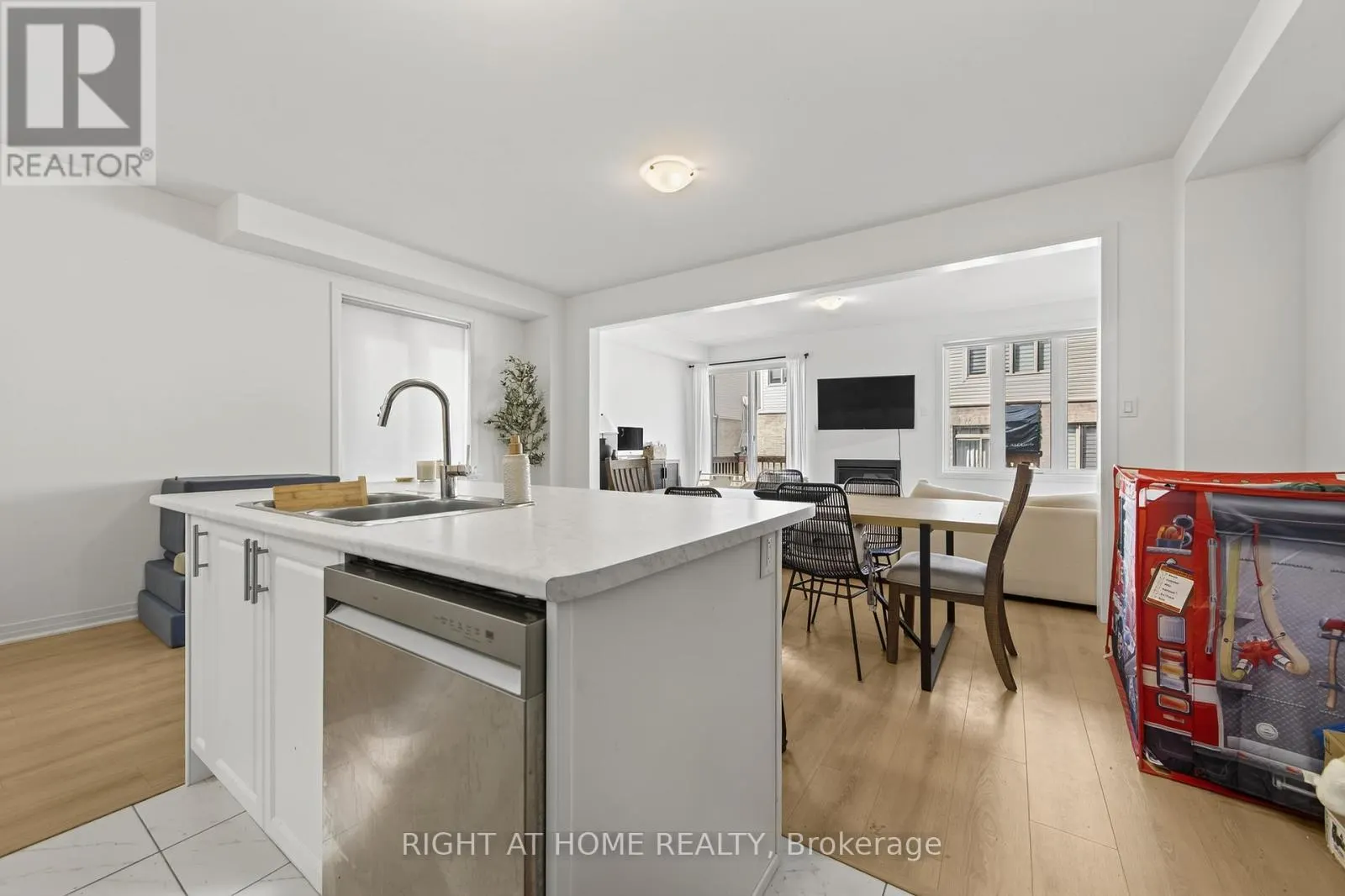 86 WEST OAK TRAIL