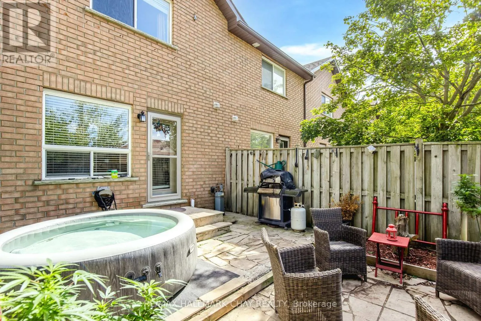11 - 234 CUNDLES ROAD E