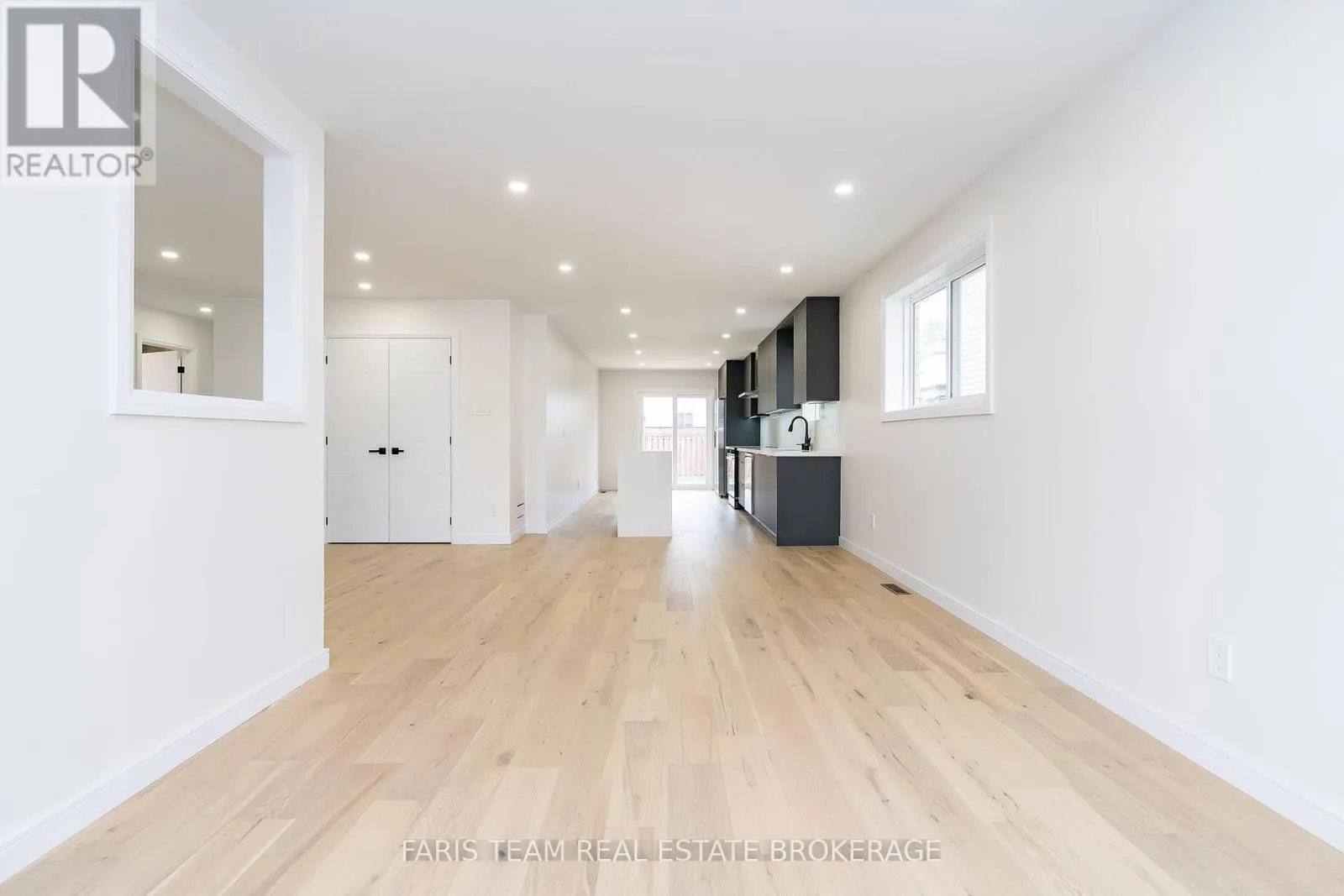 233 WESSENGER DRIVE