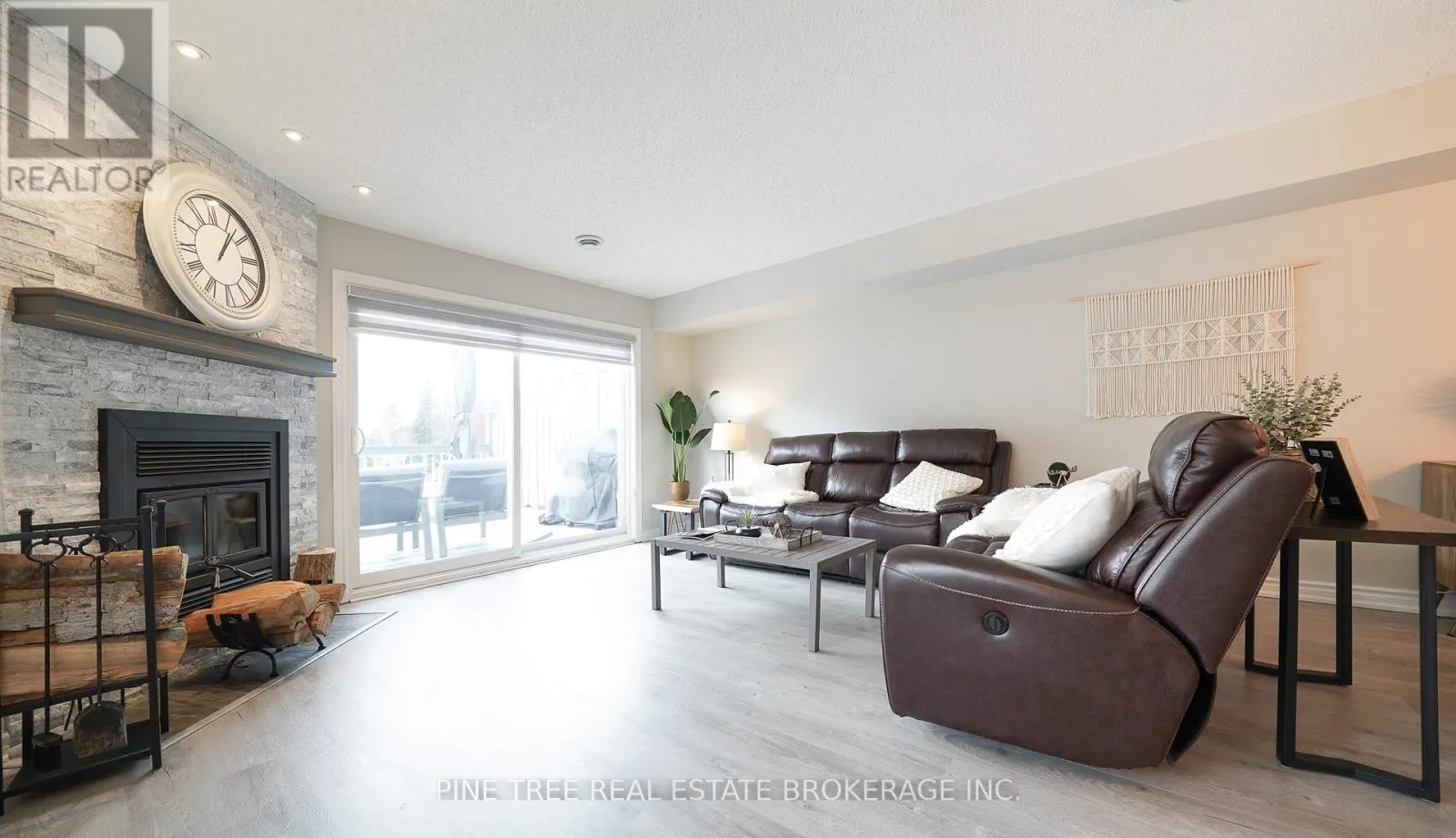 11 - 30 LAGUNA PARKWAY