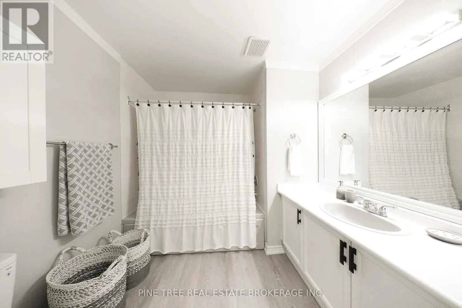 11 - 30 LAGUNA PARKWAY