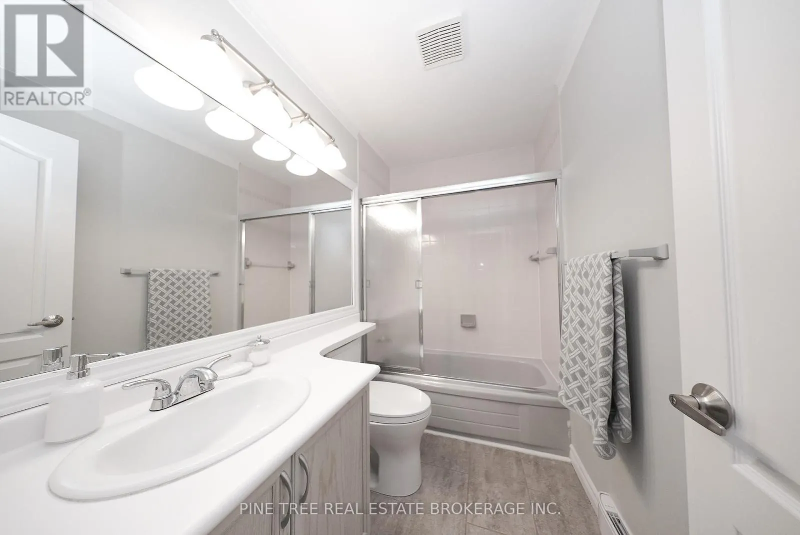 11 - 30 LAGUNA PARKWAY