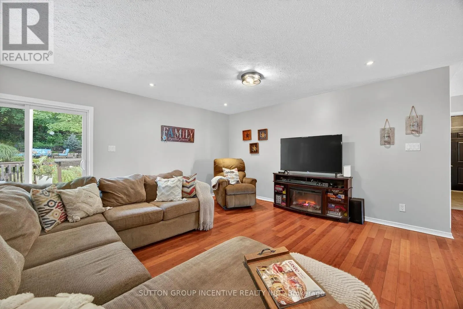 1084 HARBOURVIEW DRIVE