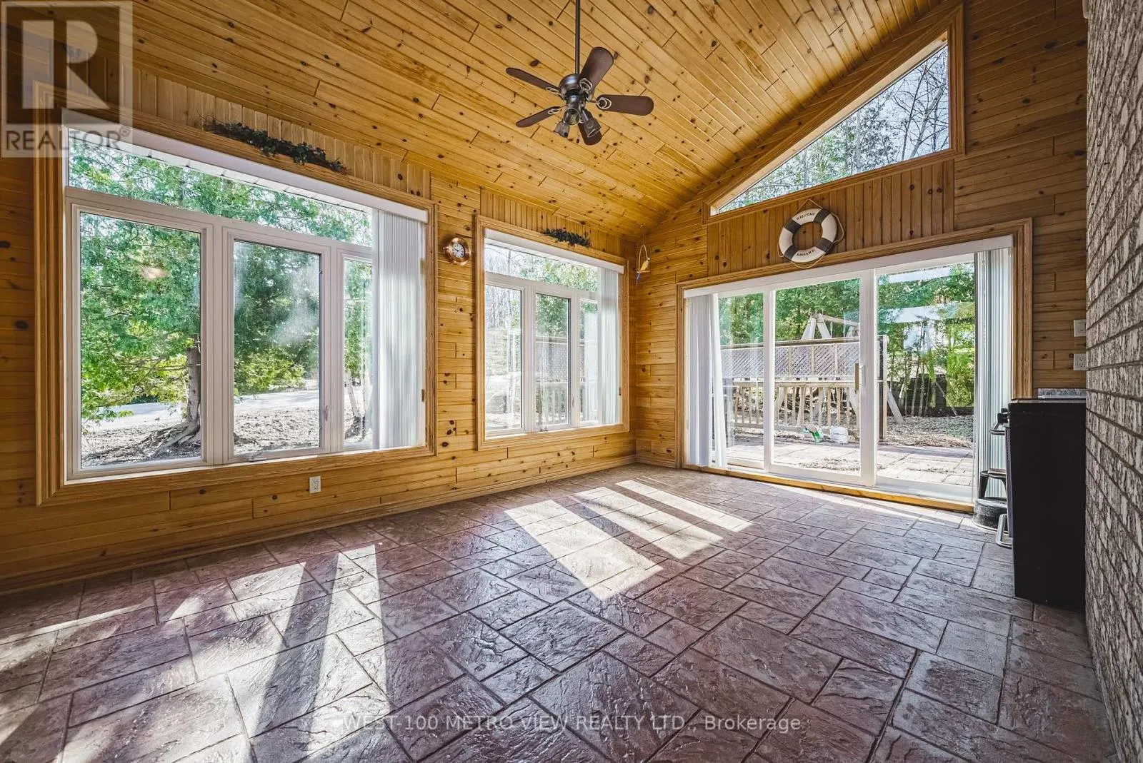 2476 CHAMPLAIN ROAD