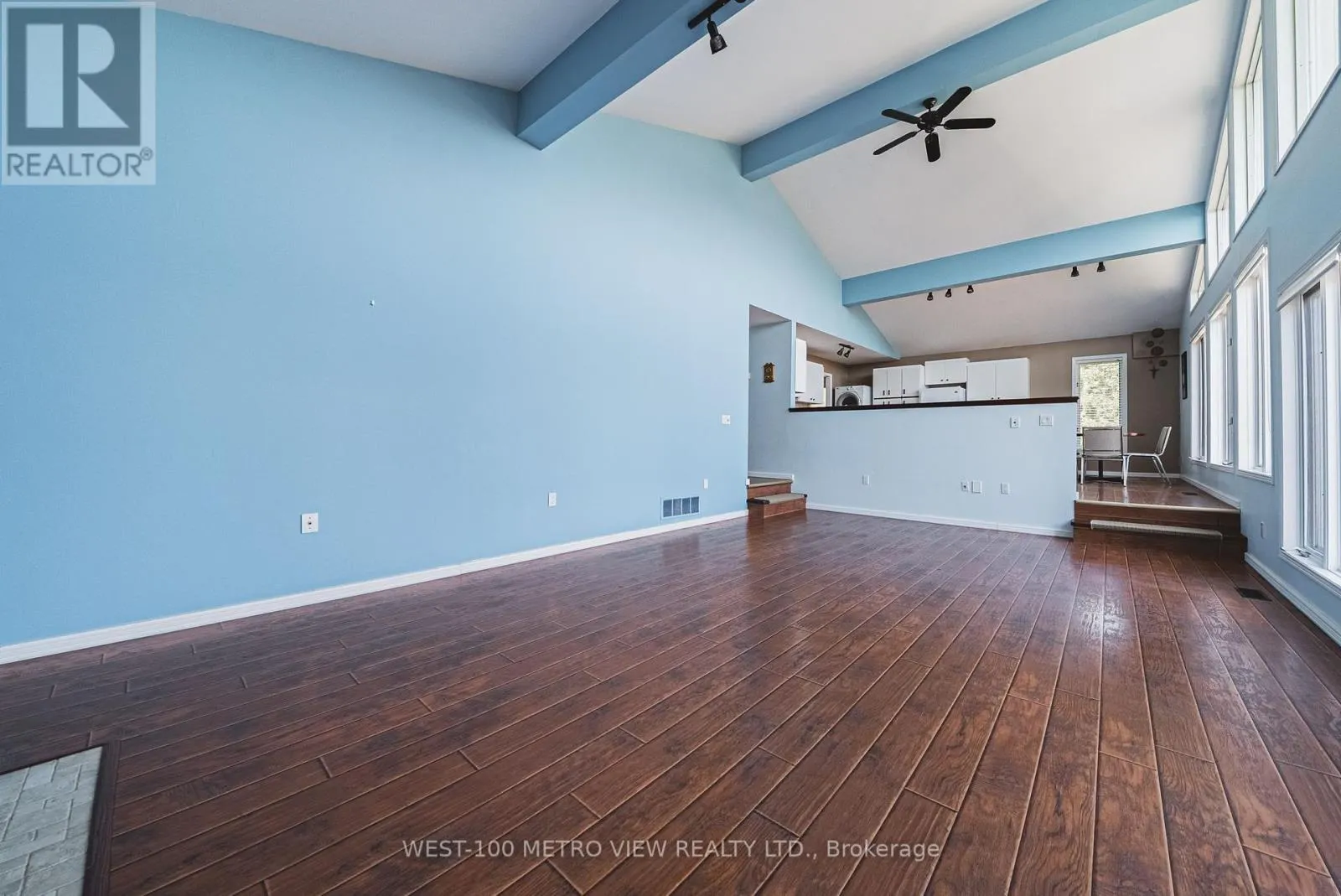 2476 CHAMPLAIN ROAD