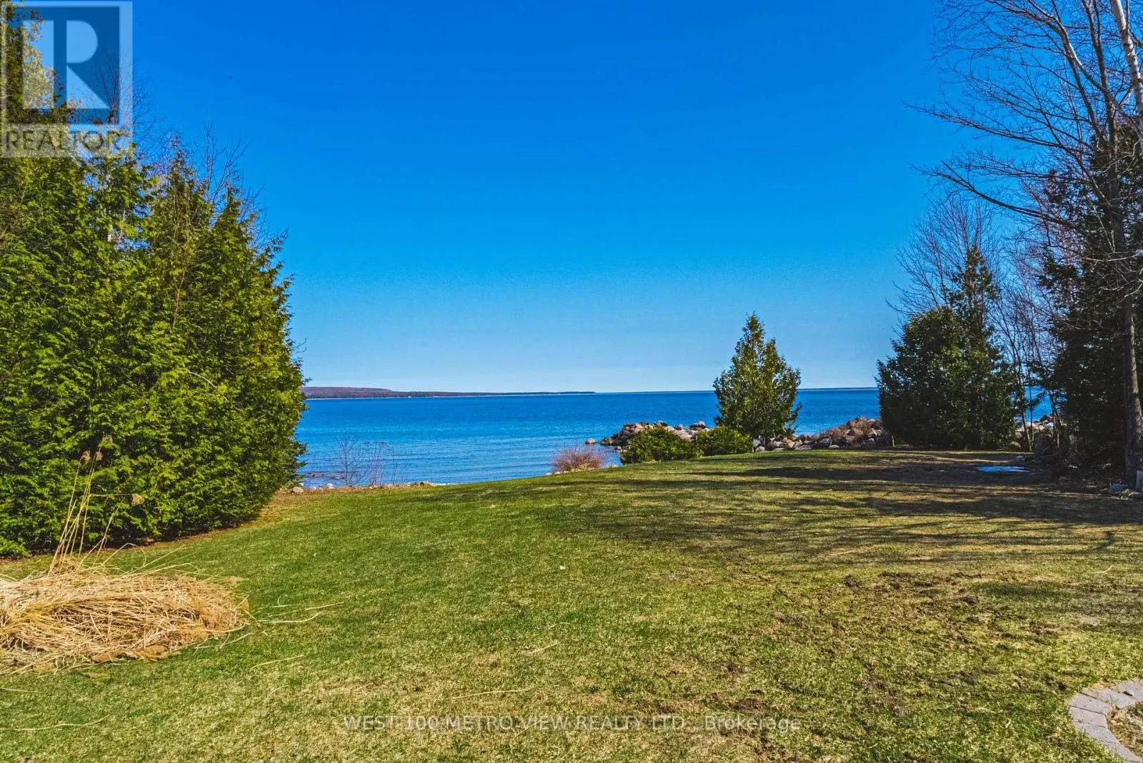 2476 CHAMPLAIN ROAD