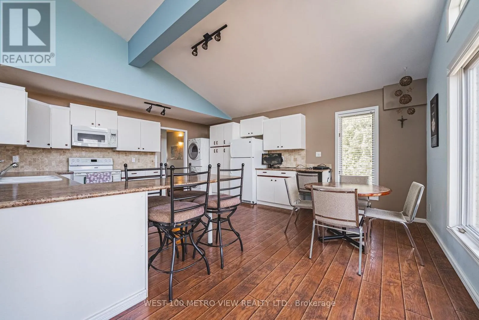 2476 CHAMPLAIN ROAD