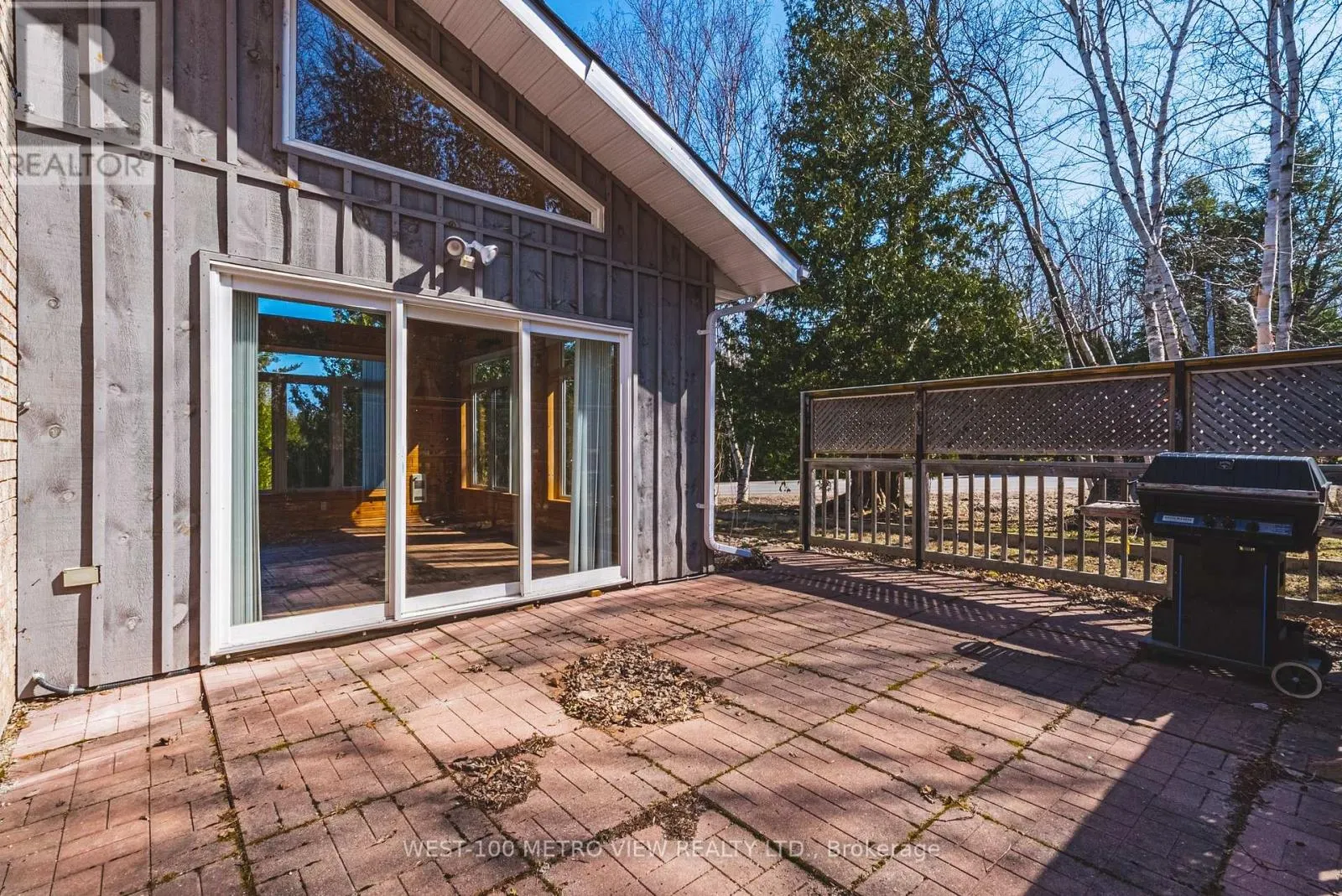 2476 CHAMPLAIN ROAD
