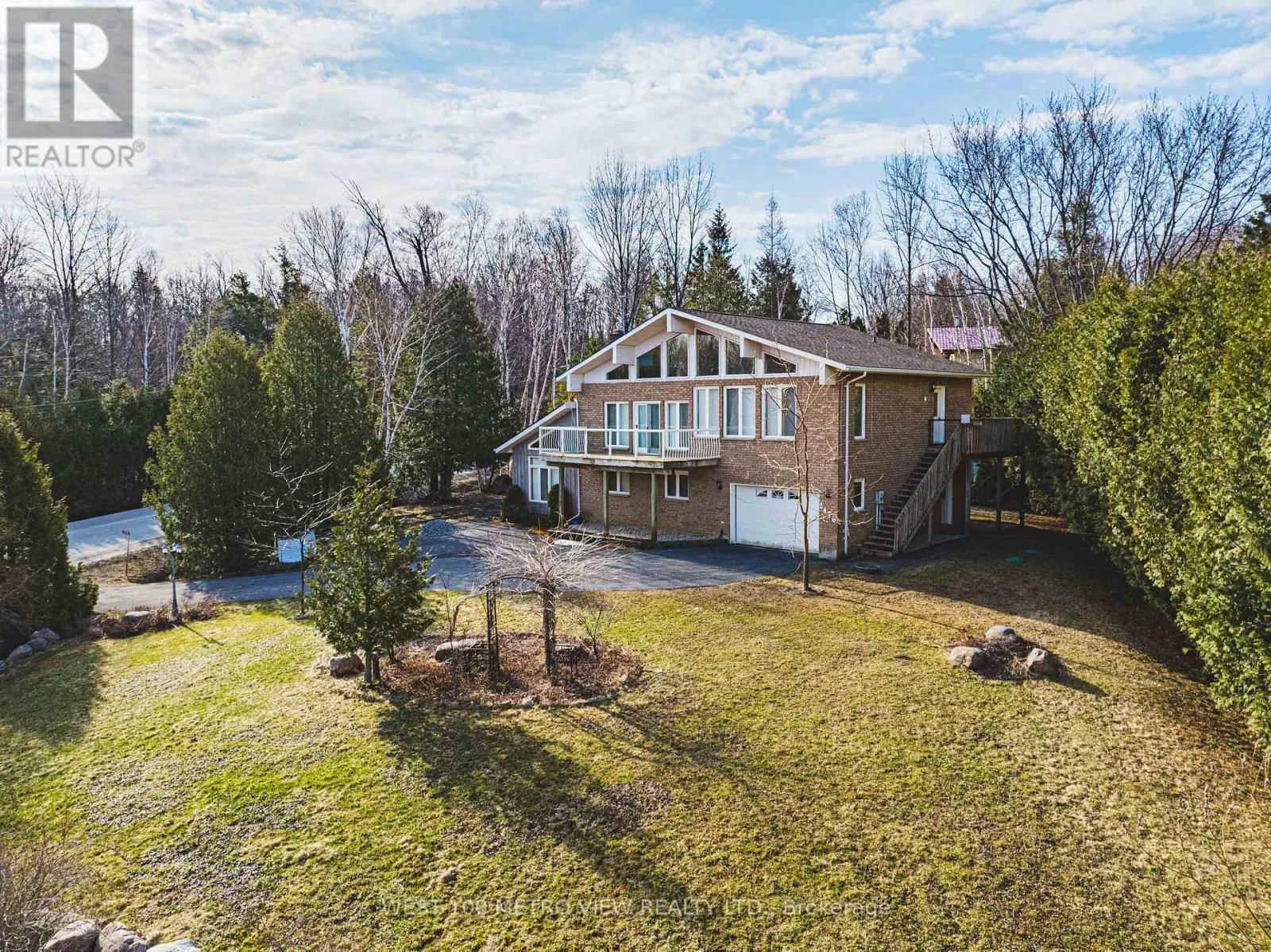 2476 CHAMPLAIN ROAD