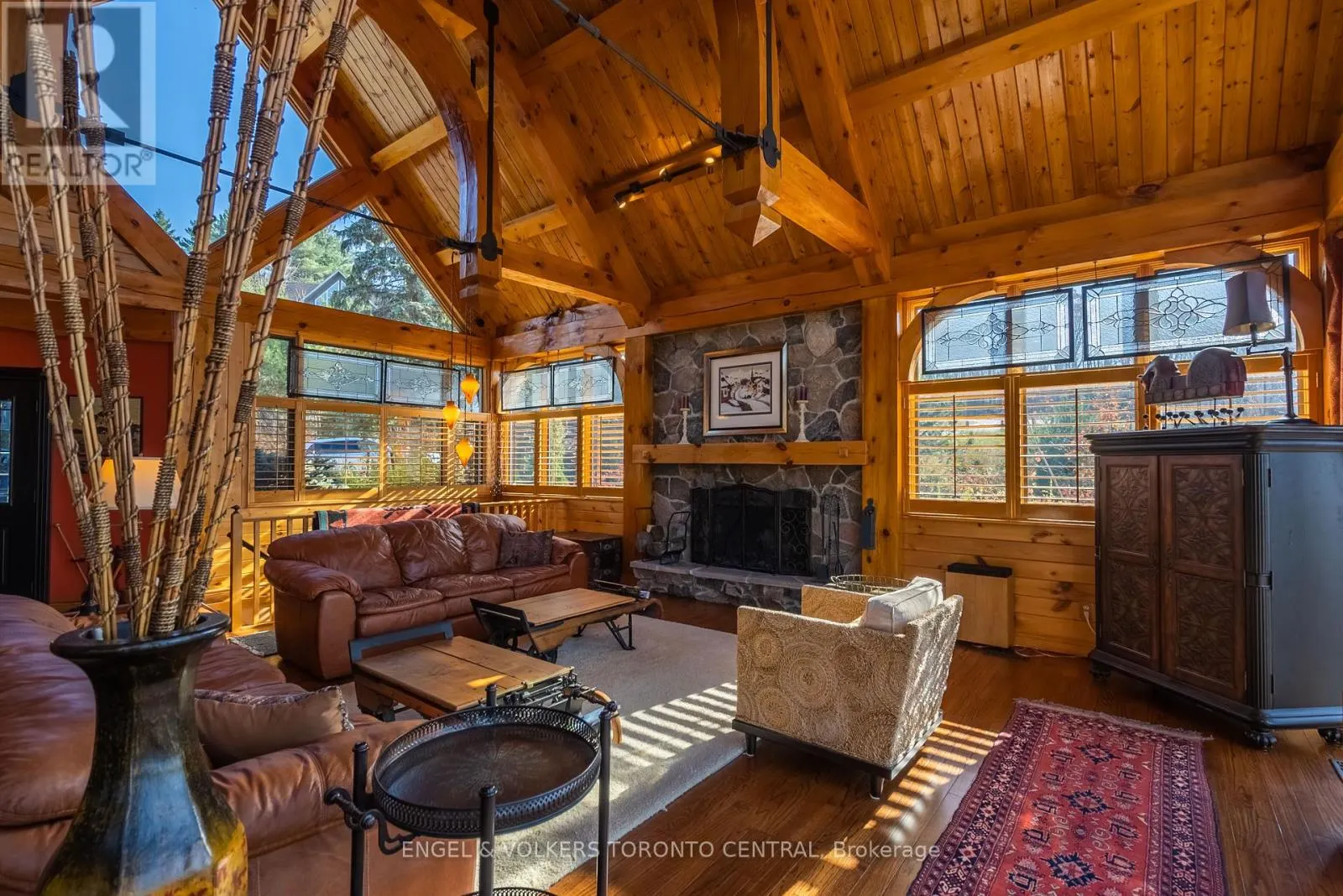 11 VALLEYCREST DRIVE