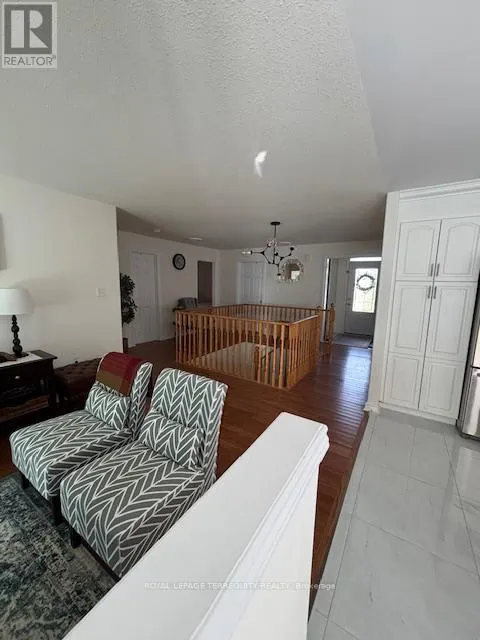 UPPER - 15 CAPILANO COURT