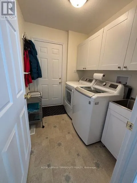UPPER - 15 CAPILANO COURT