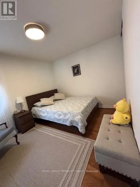 UPPER - 15 CAPILANO COURT