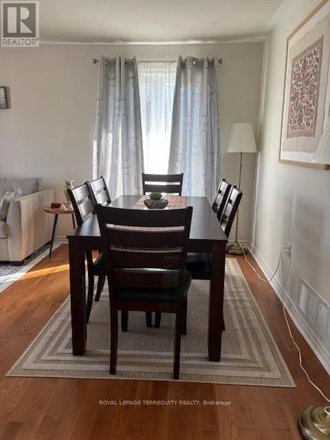 UPPER - 15 CAPILANO COURT