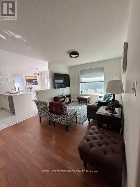 UPPER - 15 CAPILANO COURT