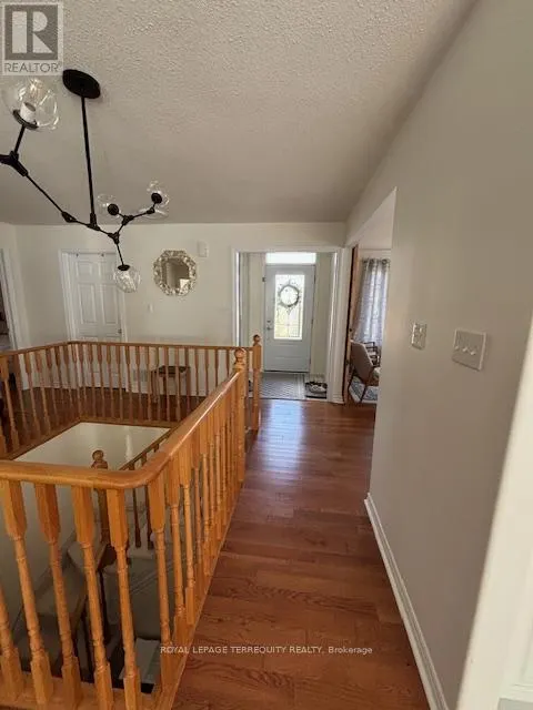 UPPER - 15 CAPILANO COURT